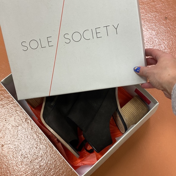 Sole Society open toe fall sandals. Side zipper very comfortable. Gently worn. - Picture 5 of 5